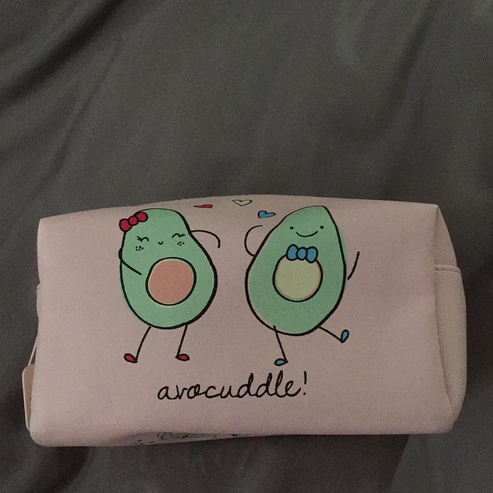 [NWT] Super cute avocado cosmetic bag! 🥑